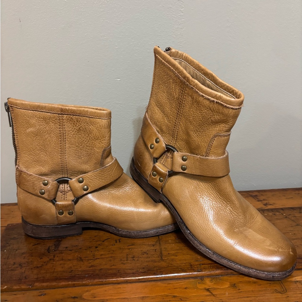 Frye Philip harness tan leather short boots with back zipper